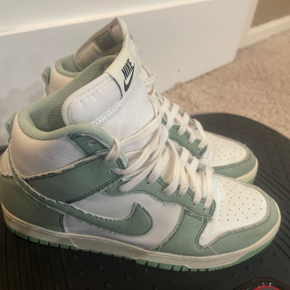 Nike Dunk High 1985 High-Top Sneakers in White and Green - Picture 1 of 6